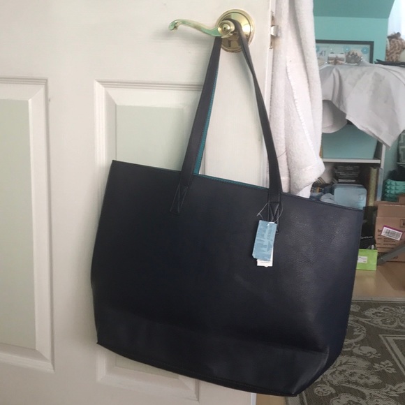 Old Navy Handbags - Faux leather reversible tote bag